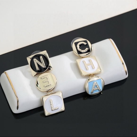Gold and White Cufflinks Set - Picture 6 of 8